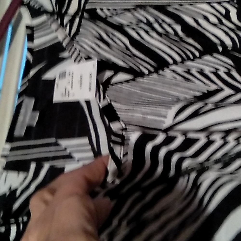 Avenue Lightweight top. 18/20 NWT - Picture 16 of 16